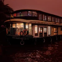 deluxe houseboat